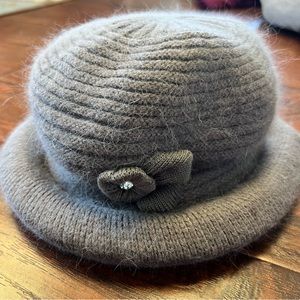 Vintage 1920s Style Bucket Bowler Round Brim Knit Winter Hat new without tags